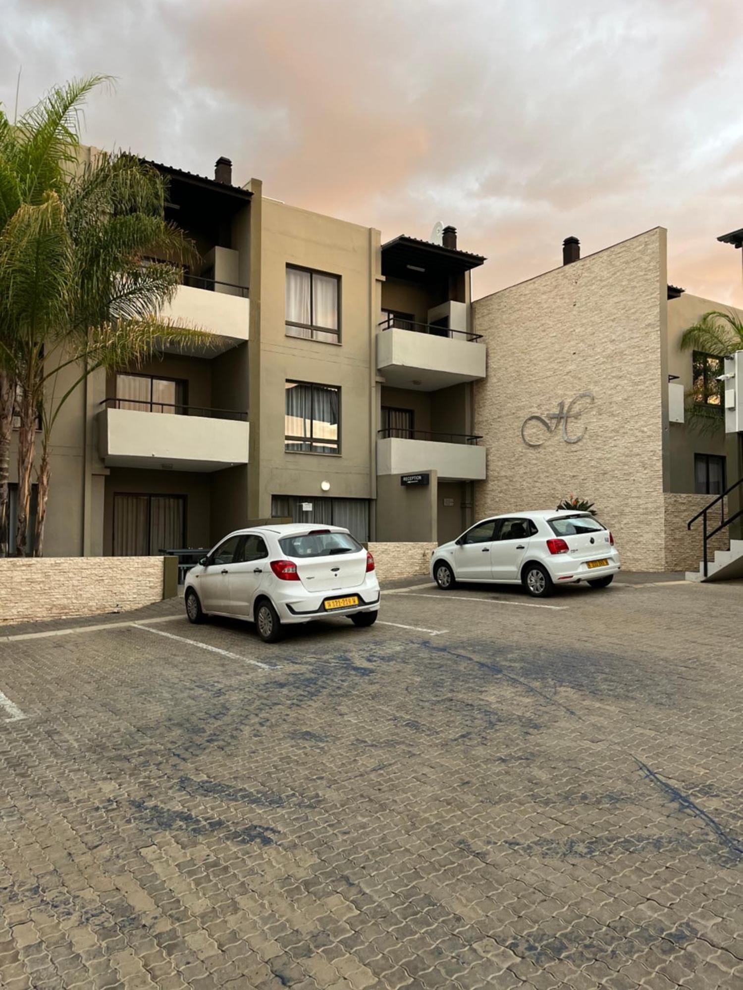 Hillside Executive Accommodation Windhoek Exterior photo