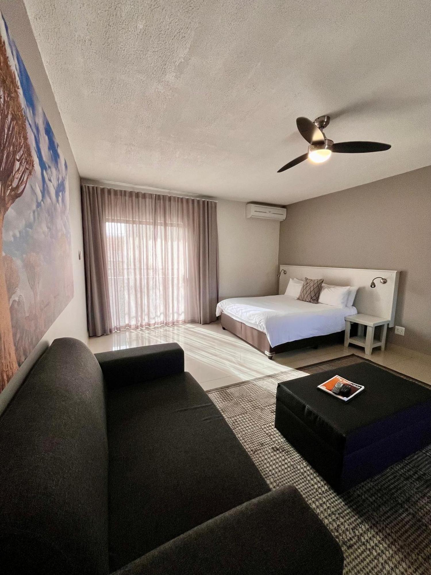 Hillside Executive Accommodation Windhoek Exterior photo